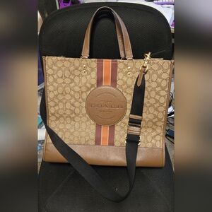 DEMPSEY TOTE 40 IN SIGNATURE JACQUARD WITH STRIPE AND COACH PATCH Color: IM/Khak